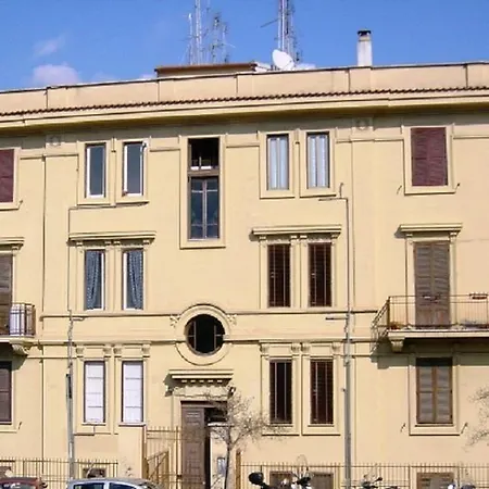 Vatican Complex דירה *